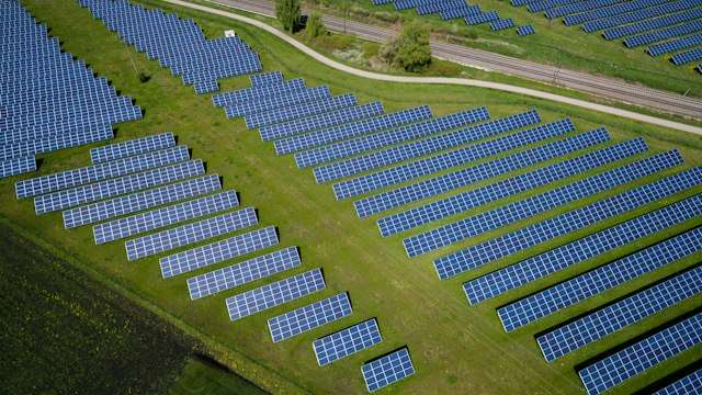 Pengelolaan kelestarian lingkungan industri dan energi hijau standar ISO 14001