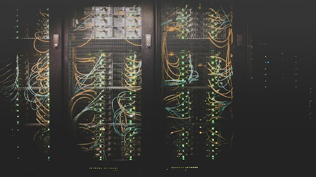 Infrastruktur pusat data dan manajemen layanan TI enterprise standar ISO 20000-1