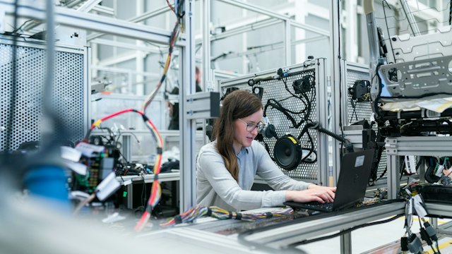 Inspeksi mutu manufaktur dan pengendalian kualitas standar ISO 9001